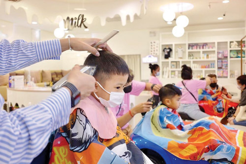 Milk Kids Salon & Nails ปาร์ตี้ตัดผม-เพ้นท์เล็บ เป็นมากกว่าคำว่า “ซาลอน” เสริมหล่อแต่งสวยทั้งครอบครัว